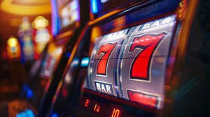 big cash Slots ဂိမ်းများ မြန်မာ ကစားသမားများ မိုဘိုင်းဖုန်းမှ MMK ဖြင့် ကစားနေသည့် မြင်ကွင်း